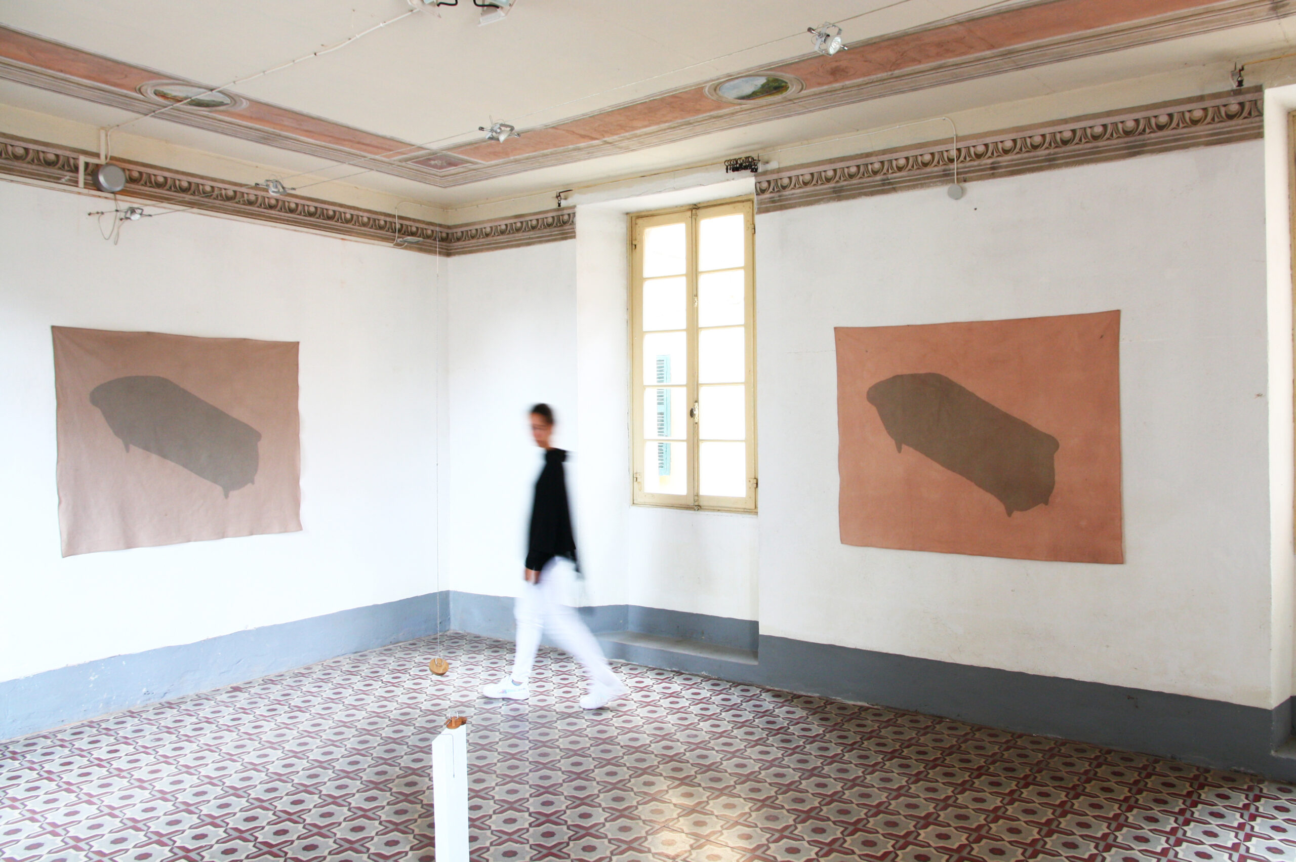 "La Fuite", Natural dyeing on cotton, 150 x 120 cm, Premio Piero Leddi, 2019, Francesca Mussi